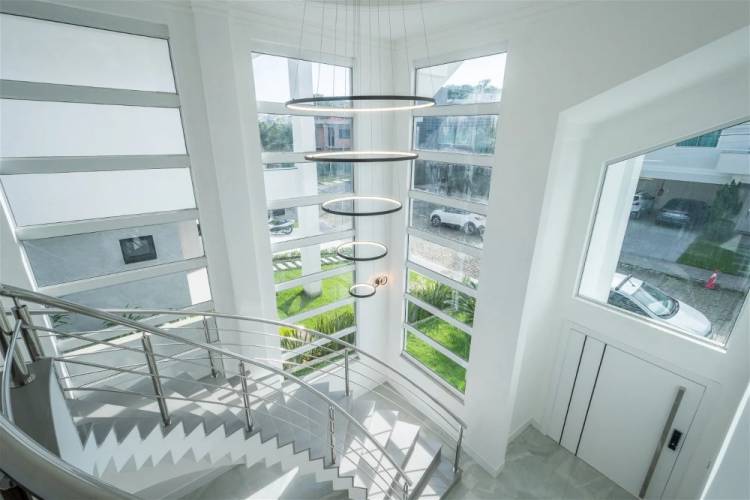 CASA DE CONDOM�NIO COM 5 QUARTOS � VENDA , 400M� -