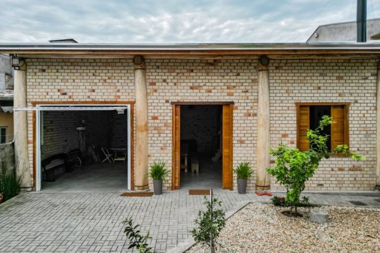 GALP�O / DEP�SITO / ARMAZ�M � VENDA  140M� - JARDI