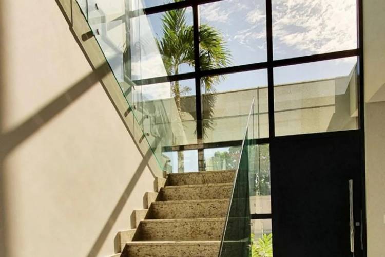 CASA/ SOBRADO ALTO PADR�O CONDOM�NIO 4 QUARTOS � V