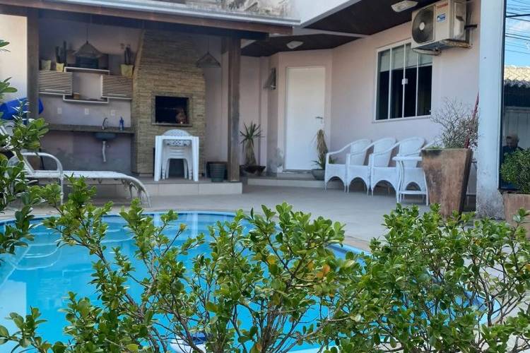 Casa com 5 quartos e piscina � venda , 270m� - Na�