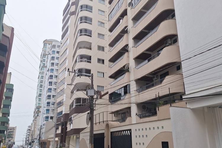 V3191 IM�VEL PARA VENDA COM 3 DOR, 300 MTS DO MAR 