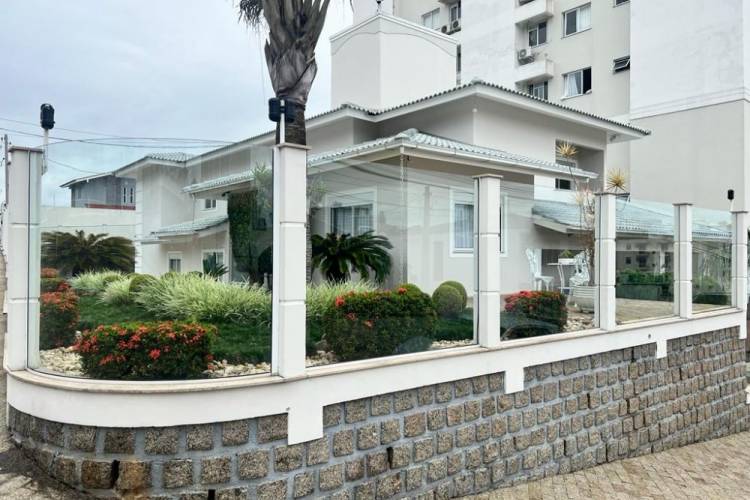 CC3000 CASA MOBILIADA PARA VENDA, 700 MTS DO MAR E