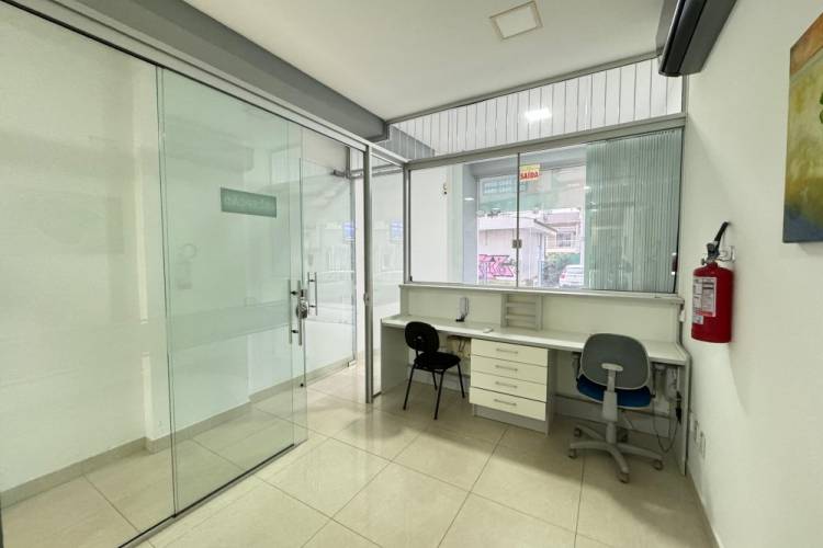 SC0022 SALA COMERCIAL SEMI-MOBILIADA PARA VENDA EM