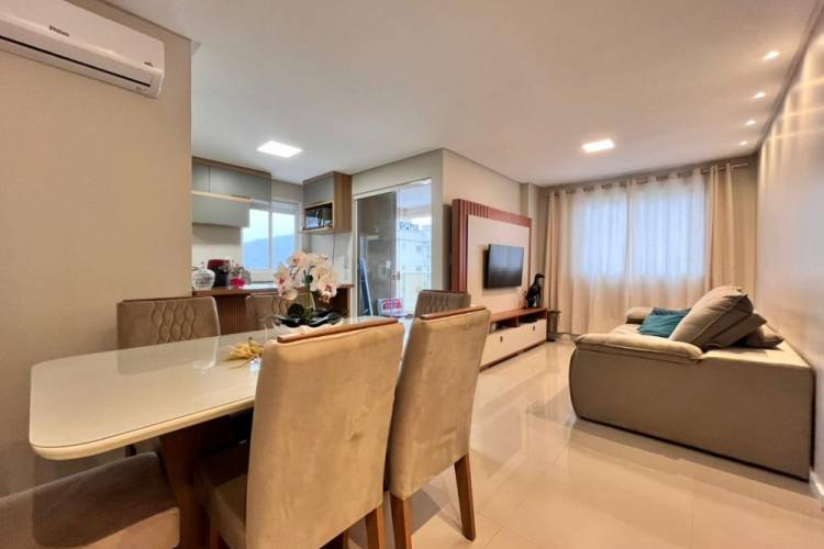 V2125 IM�VEL MOBILIADO A VENDA, 2 QUADRAS DO MAR E