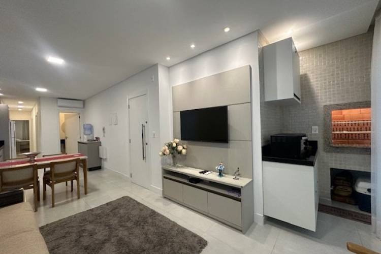 V2134 APTO MOBILIADO A VENDA, 250 MTS DO MAR EM ME