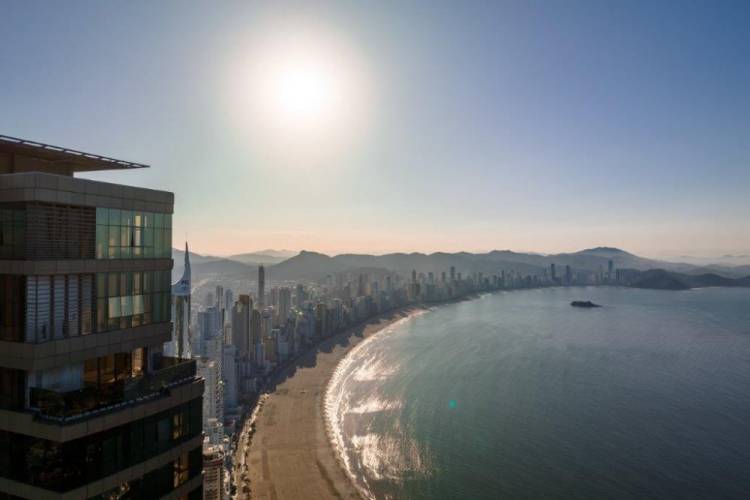 Apto a venda 4 Su�tes sendo uma master, 265m� priv